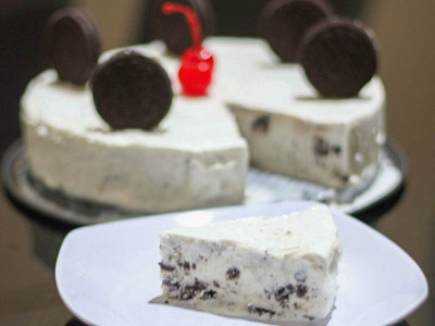 ICE CREAM CAKE